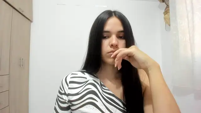 Snapshot of Hana_Zurah chatting on 10-29-25, 10:44 Hana Zurah online show from 10-29-25, 10:44