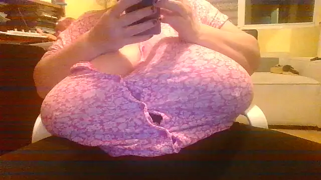 Nataliesbestjuggs online show from 10-19-25, 08:42