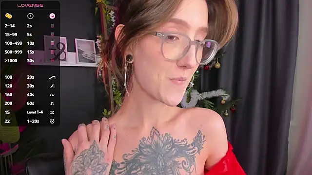 Lola Missy online show from 12-31-24, 05:44