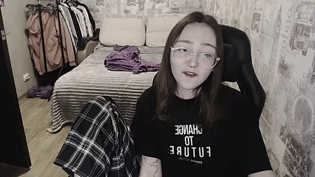 Snapshot of AmeliaKamishiro chatting on 12-17-24, 02:00 AmeliaKamishiro online show from 12-17-24, 02:00