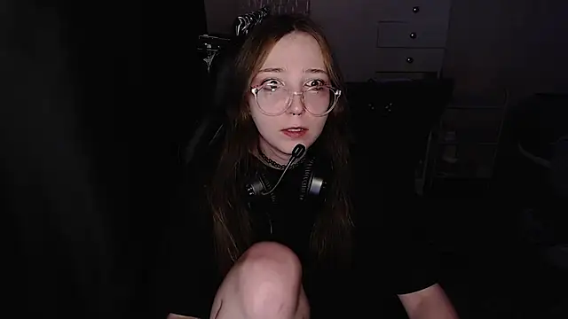 AmeliaKamishiro online show from 12-19-25, 02:57