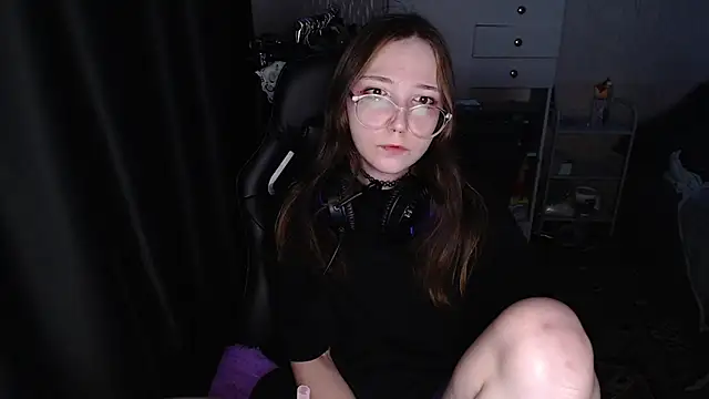 AmeliaKamishiro online show from 12-20-25, 04:25