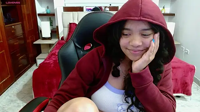 laureentt  online show from 02-07-25, 10:08