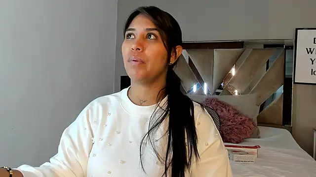 sharlott18 online show from 12-11-24, 02:22