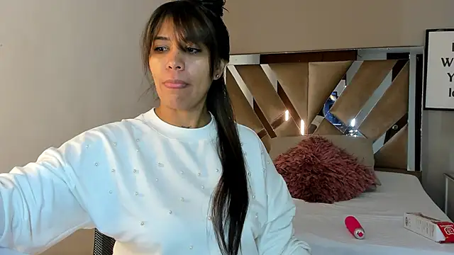 sharlott18 online show from 12-22-24, 10:28