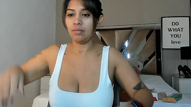 sharlott18 online show from 01-04-25, 12:49