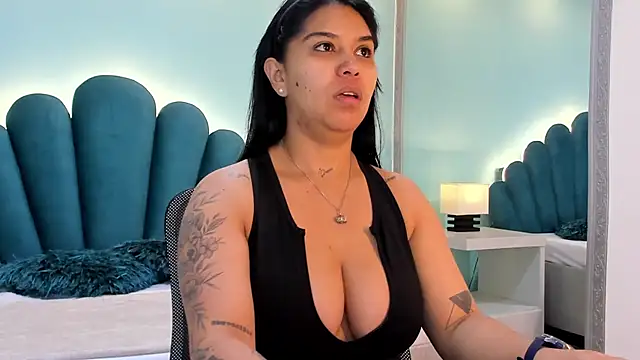 sharlott18 online show from 10-27-25, 01:37