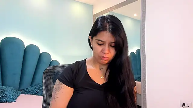 sharlott18 online show from 11-22-25, 11:09