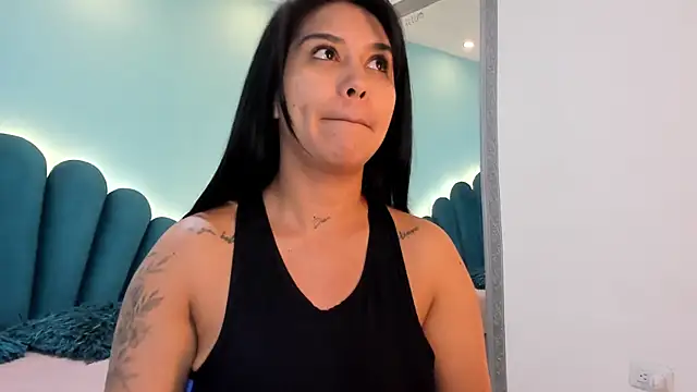 sharlott18 online show from 12-19-25, 01:29