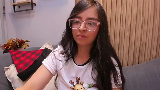 Snapshot of Eva_Macalliter chatting on 12-24-24, 07:06 Eva Macalliter online show from 12-24-24, 07:06