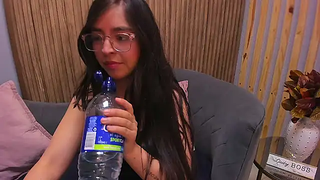 Snapshot of Eva_Macalliter chatting on 02-09-25, 03:22 Eva Macalliter online show from 02-09-25, 03:22