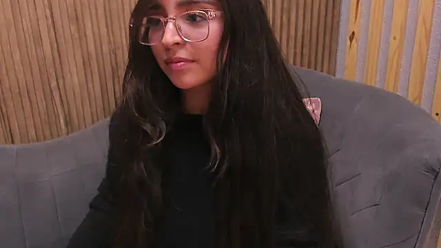 Snapshot of Eva_Macalliter chatting on 02-14-25, 09:13 Eva Macalliter online show from 02-14-25, 09:13