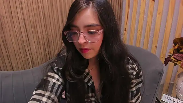 Snapshot of Eva_Macalliter chatting on 02-20-25, 02:40 Eva Macalliter online show from 02-20-25, 02:40