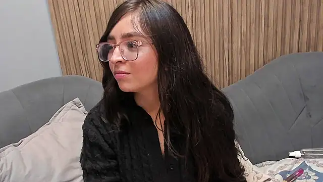 Snapshot of Eva_Macalliter chatting on 03-08-25, 08:44 Eva Macalliter online show from 03-08-25, 08:44