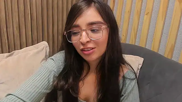 Snapshot of Eva_Macalliter chatting on 03-19-25, 08:55 Eva Macalliter online show from 03-19-25, 08:55