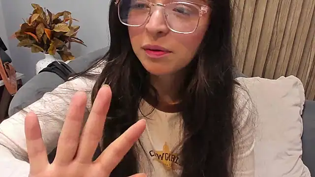 Snapshot of Eva_Macalliter chatting on 03-20-25, 02:40 Eva Macalliter online show from 03-20-25, 02:40