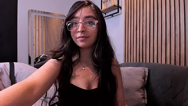 Snapshot of Eva_Macalliter chatting on 09-22-25, 01:35 Eva Macalliter online show from 09-22-25, 01:35