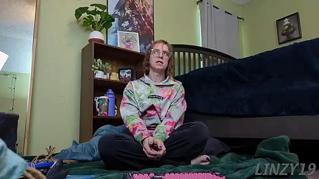 Linzy 19 online show from 12-31-24, 03:20