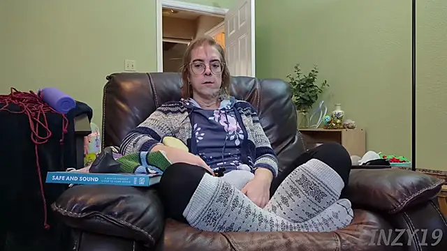 Linzy 19 online show from 01-13-25, 06:16