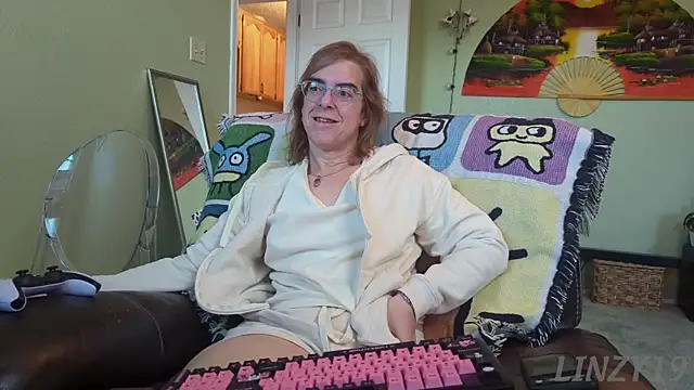 Linzy 19 online show from 09-22-25, 01:35