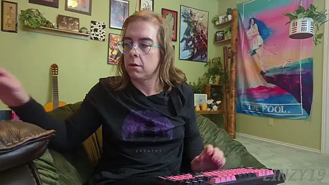 Linzy 19 online show from 11-10-25, 05:28