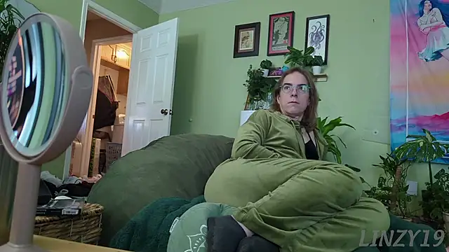 Linzy 19 online show from 01-15-26, 02:43