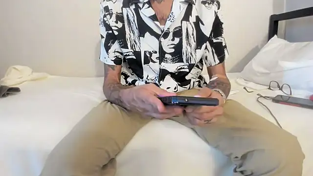 Snapshot of RoosterWabbit chatting on 09-24-25, 08:56 RoosterWabbit online show from 09-24-25, 08:56