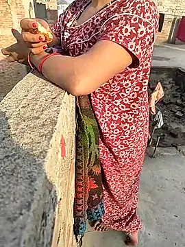 COUPLLE VILLAGE online show from 02-15-25, 10:55