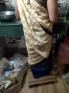 COUPLLE VILLAGE online show from 02-22-25, 04:18