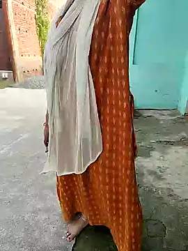 COUPLLE VILLAGE online show from 10-25-25, 02:41