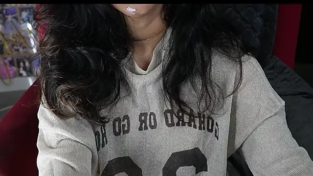 Snapshot of -AyeshaSinghania- chatting on 12-19-24, 06:01 -AyeshaSinghania- online show from 12-19-24, 06:01