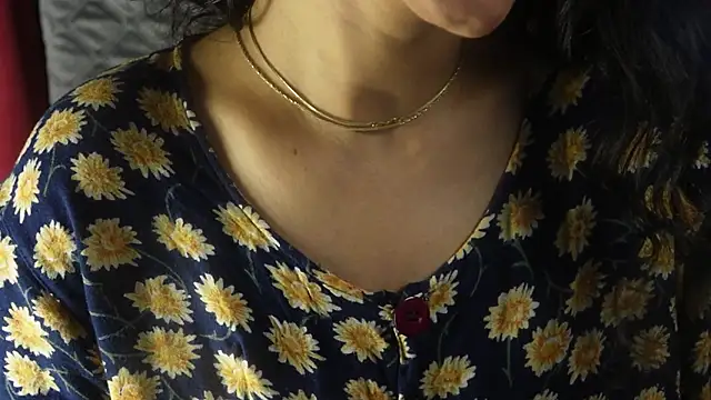 Snapshot of -AyeshaSinghania- chatting on 09-11-25, 12:05 -AyeshaSinghania- online show from 09-11-25, 12:05