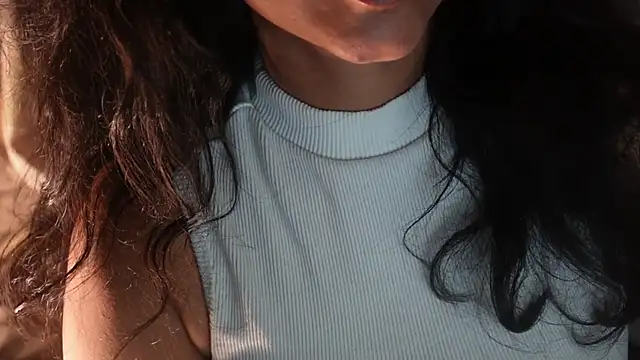 Snapshot of -AyeshaSinghania- chatting on 09-23-25, 10:18 -AyeshaSinghania- online show from 09-23-25, 10:18