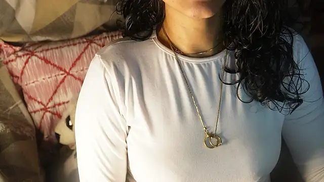 Snapshot of -AyeshaSinghania- chatting on 10-01-25, 09:59 -AyeshaSinghania- online show from 10-01-25, 09:59