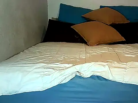 Snapshot of Yardie_bone chatting on 02-08-25, 04:47 Yardie bone online show from 02-08-25, 04:47