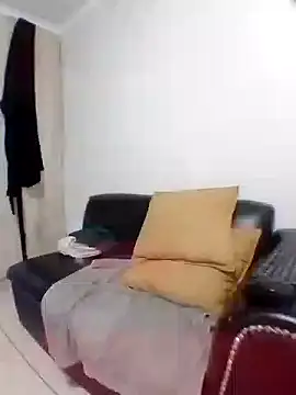 Snapshot of Yardie_bone chatting on 10-15-25, 01:44 Yardie bone online show from 10-15-25, 01:44