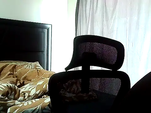 Snapshot of Yardie_bone chatting on 12-16-25, 04:39 Yardie bone online show from 12-16-25, 04:39