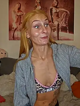 Snapshot of LessiaMia chatting on 10-26-25, 04:46 LessiaMia online show from 10-26-25, 04:46