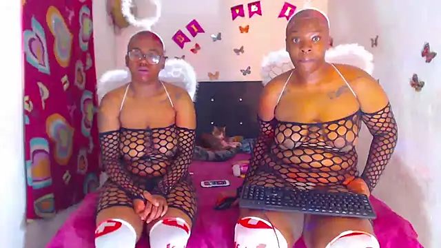 Snapshot of The_wickles_4443 chatting on 11-15-25, 05:09 The wickles 4443 online show from 11-15-25, 05:09