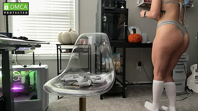 Cosmic Rose online show from 11-08-25, 03:01