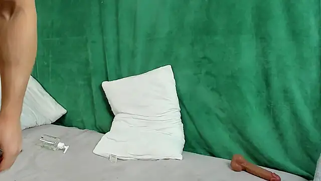 Snapshot of Georgearmwrestler chatting on 01-08-25, 04:33 Georgearmwrestler online show from 01-08-25, 04:33
