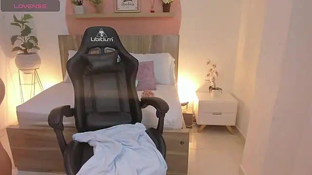 roseliam25 online show from 02-05-25, 10:12