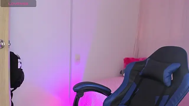 roseliam25 online show from 09-17-25, 07:48