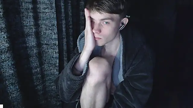 Snapshot of Student_Oliver chatting on 11-14-25, 07:01 Student Oliver online show from 11-14-25, 07:01