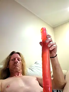 Snapshot of Travislovescum chatting on 09-30-25, 07:35 Travislovescum online show from 09-30-25, 07:35