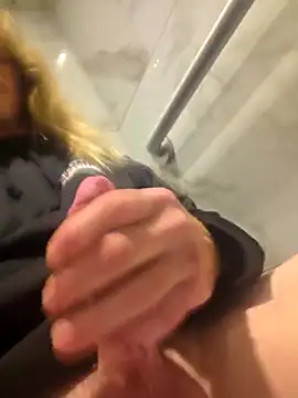 Snapshot of Travislovescum chatting on 11-06-25, 03:07 Travislovescum online show from 11-06-25, 03:07