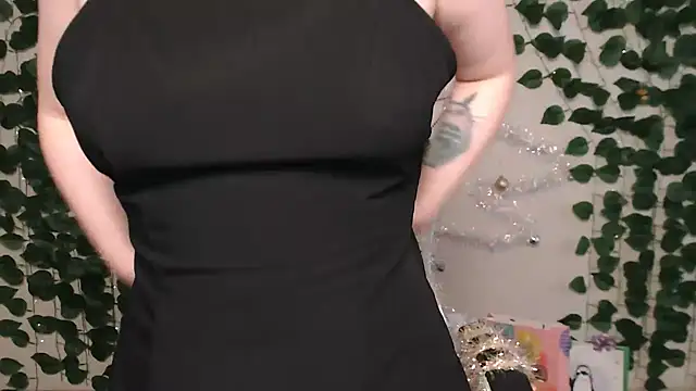 IxxiLiana online show from 12-30-24, 05:15