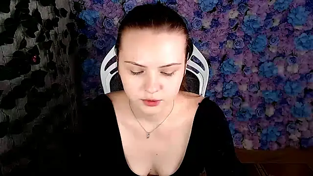IxxiLiana online show from 10-19-25, 05:08
