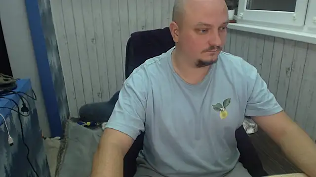 Snapshot of Pandasky chatting on 12-16-24, 03:11 Pandasky online show from 12-16-24, 03:11