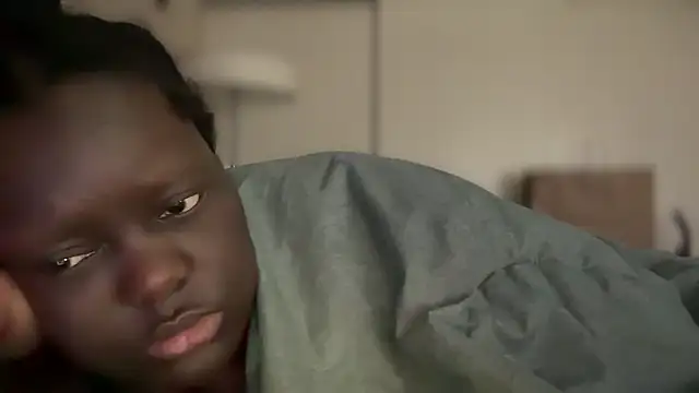 Snapshot of Yagurl__west chatting on 01-22-25, 10:26 Yagurl west online show from 01-22-25, 10:26